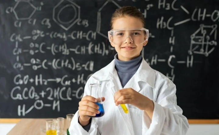 Korepetycje z chemii: dlaczego warto i czemu wiele osób wybiera EduCat