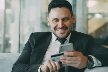 Jakie skutki wywołuje sankcja kredytu darmowego dla kredytobiorcy i banku?