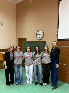 Obraz do artykułu: Pięć licealistek z Koszalina mówi stop rakowi skóry