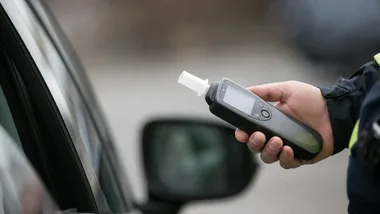 Jeden jechał od krawędzi do krawędzi. Dwóch kierowców zatrzymano w Mielnie