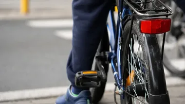 Uczniowie ruszyli rowerami przez gminę. Samochód ma alternatywę