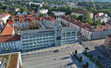 Otwarta rywalizacja na strzelnicy – zawody strzeleckie zapraszają do udziału