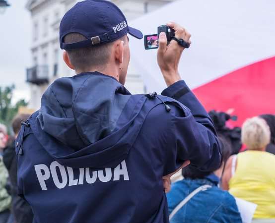 Policja Koszalin: Koszalińscy policjanci włączyli się w 32. Finał WOŚP przekazując atrakcyjne vouchery i gadżety