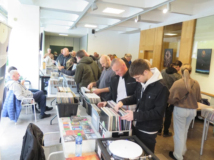 Grafika promocyjna wydarzenia 40. Płytowa Giełda Gramuzyka w Koszalinie — winyle, CD i muzyczne prezenty przed świętami