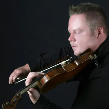 Grafika promocyjna wydarzenia Koncert symfoniczny w Filharmonii Koszalińskiej: Różycki, Hindemith i prawykonanie nowego koncertu skrzypcowego