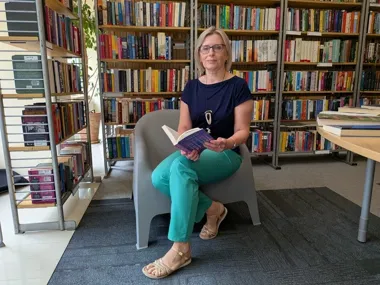 Bogusława Kałużna wchodzi do dyrekcji Koszalińskiej Biblioteki Publicznej