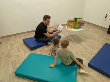 Czytulanki pod dachem KBP - maluchy i książki w parkowym rytmie