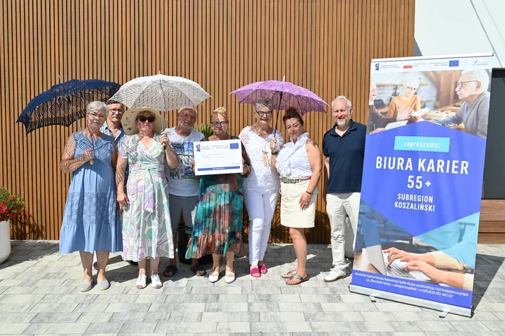 Parasole i seniorzy przed obiektywem. W Głodowej domknęli fotograficzny cykl