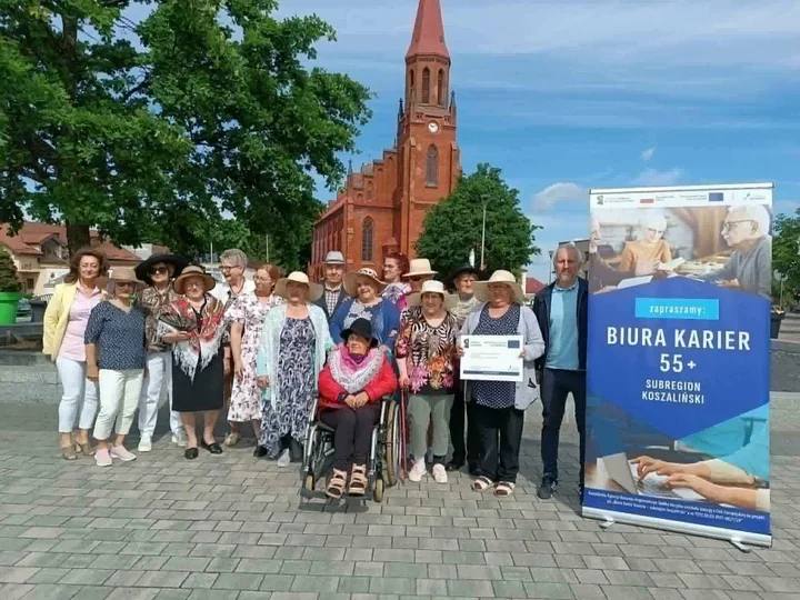 Seniorzy stanęli przed obiektywem. W Bobolicach ruszyła nowa odsłona Biura Karier 55+