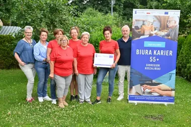 Czerwień połączyła uczestniczki projektu 55+ w Drzewianach