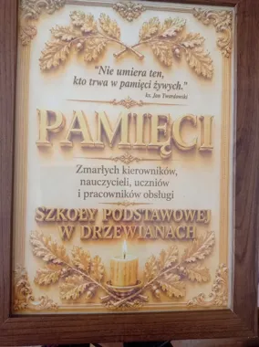 Drzewiany żegnają szkołę po 80 latach. Uczniowie trafią do Bobolic