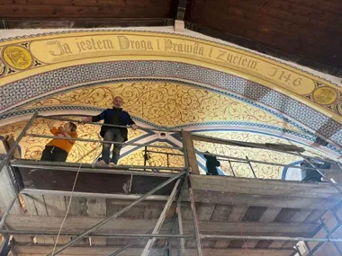 W Chmielnie trwają prace przy zabytkowym prezbiterium