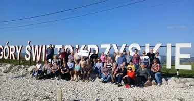 Seniorzy z Polanowa ruszyli na Łysicę. Po drodze był Sandomierz