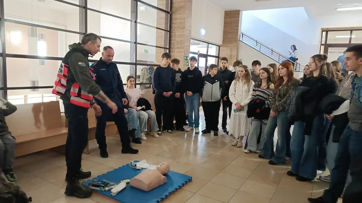 Szkoła w sądzie - policjanci i prawnicy odsłonili kulisy wymiaru sprawiedliwości