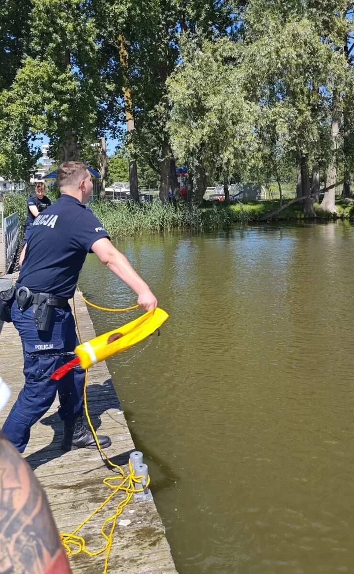 Koszalińscy policjanci ćwiczą nad wodą reakcję na najgorszy scenariusz
