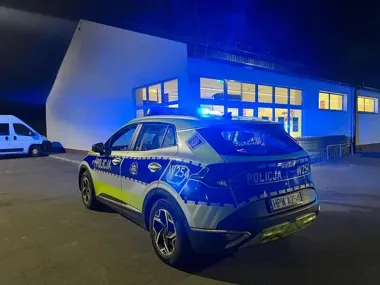 Po służbie ruszył za podejrzanymi. Po kilometrze przekazał ich policjantom