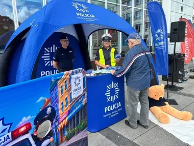 Budka Życia przy ratuszu. Policjanci przypomnieli o reakcji, która ratuje życie