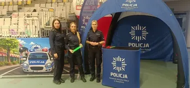 Dzieci na rowerach i hulajnogach. Policjantki uczyły bezpiecznej jazdy
