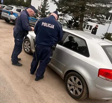 Dzielnicowi kontrolują parki - akcja "Bezpieczne Obszary" w Komisariacie Policji II w Koszalinie