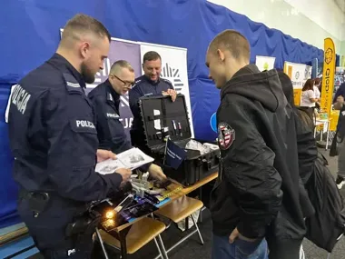 Policyjne stoisko przyciągnęło uczniów - Koszalin szuka nowych mundurowych