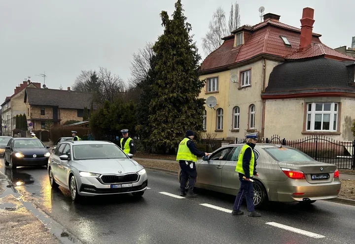 Mercedes zatrzymany w Starych Bielicach - kierowca miał ponad promil alkoholu