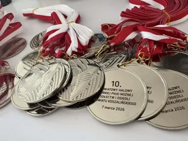 Młodzi piłkarze z powiatu koszalińskiego zagrali w Świeszynie – triumf Wyszeborza